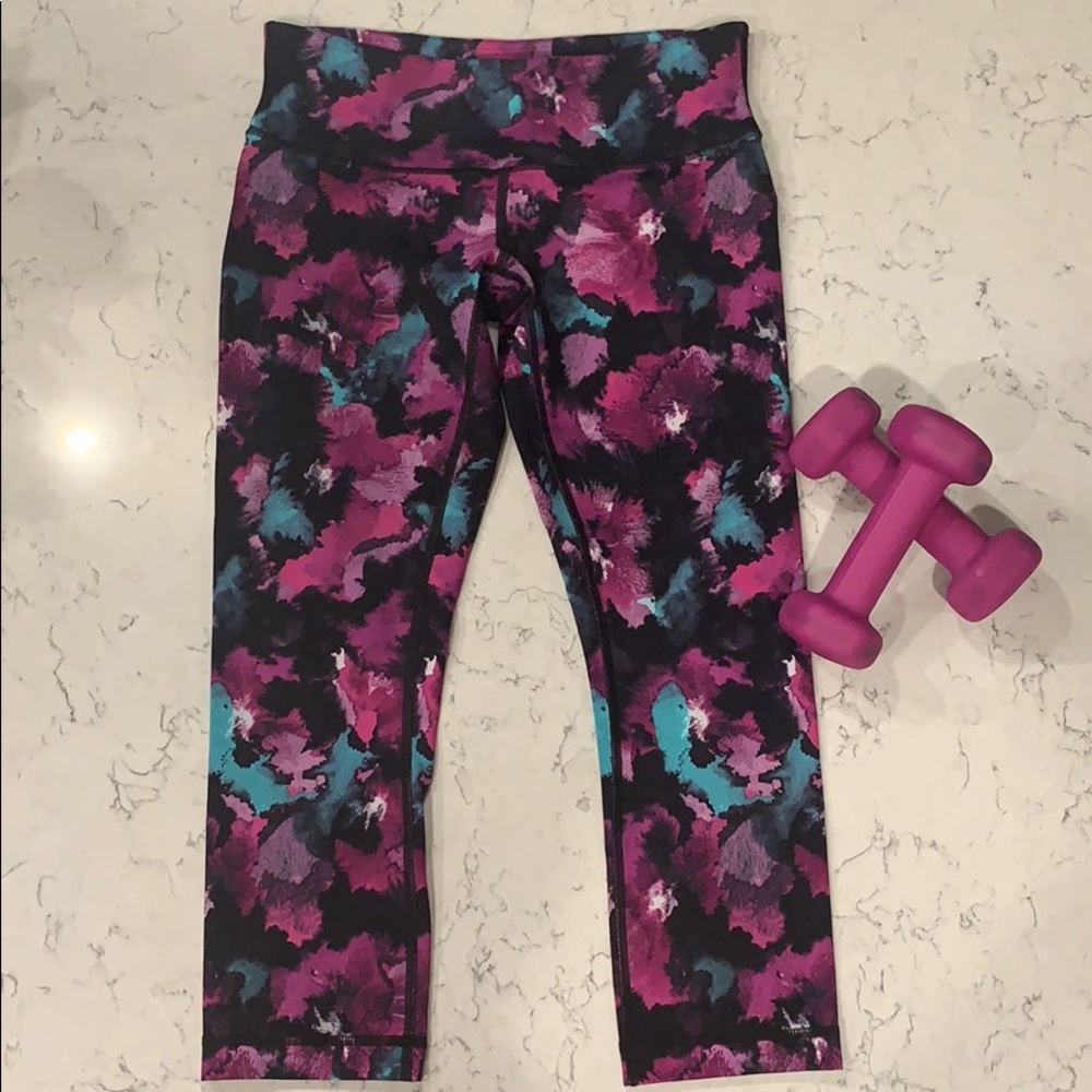 Lululemon athletic crop size 6